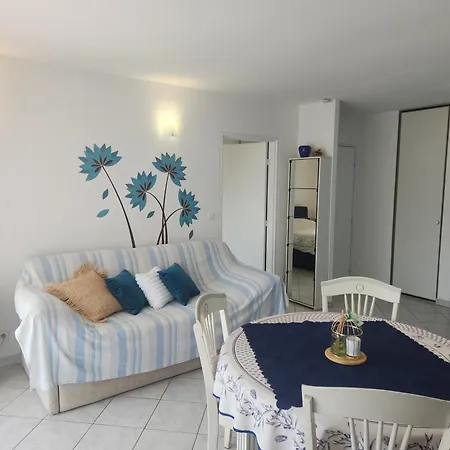 Les Fleurs Bleues Antibes