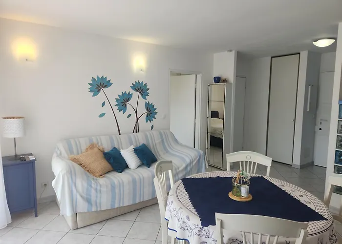 Les Fleurs Bleues Antibes